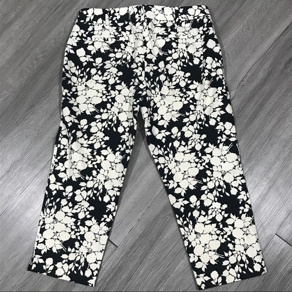 Talbots Black & Ivory Floral Signature Crops - Picture 5 of 7